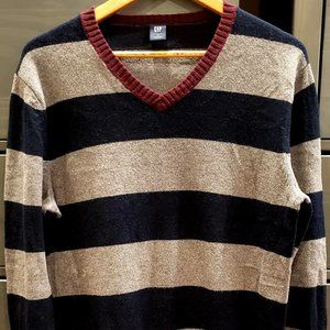 GAP Sweater Blue, gray and maroon combination  (M)